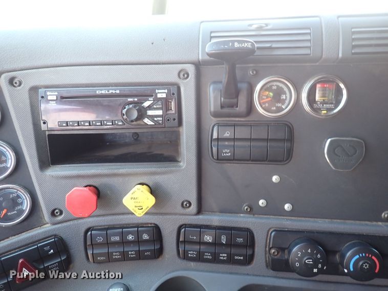 image for item DI1984 2016 Freightliner Cascadia  semi truck