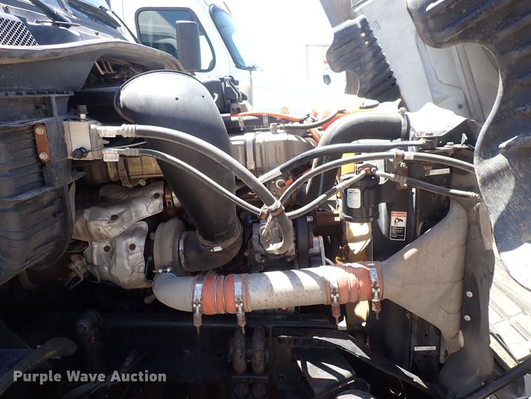 image for item DI1984 2016 Freightliner Cascadia  semi truck