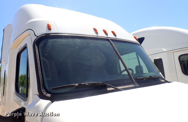 image for item DI1984 2016 Freightliner Cascadia  semi truck