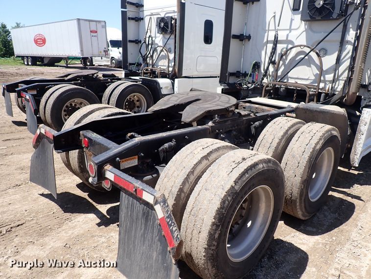 image for item DI1984 2016 Freightliner Cascadia  semi truck