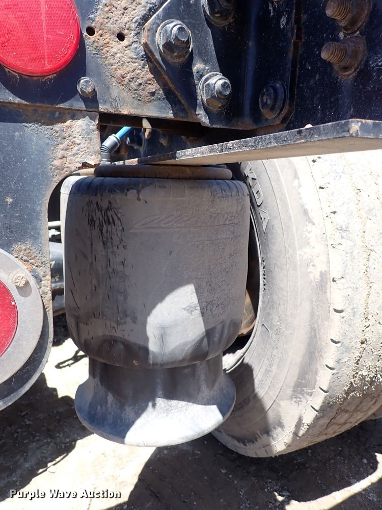 image for item DI1984 2016 Freightliner Cascadia  semi truck