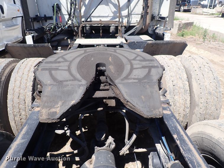 image for item DI1984 2016 Freightliner Cascadia  semi truck