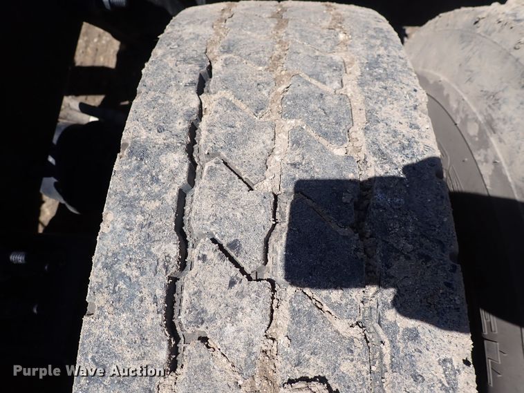 image for item DI1984 2016 Freightliner Cascadia  semi truck