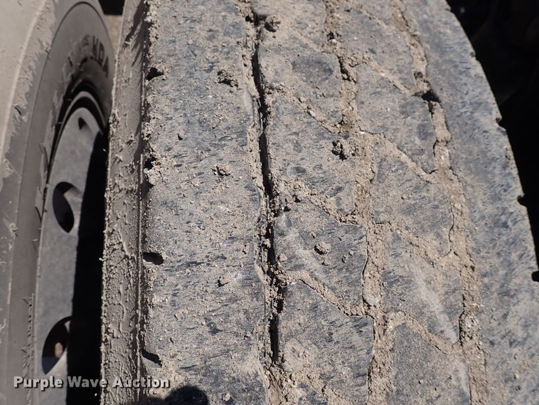 image for item DI1984 2016 Freightliner Cascadia  semi truck