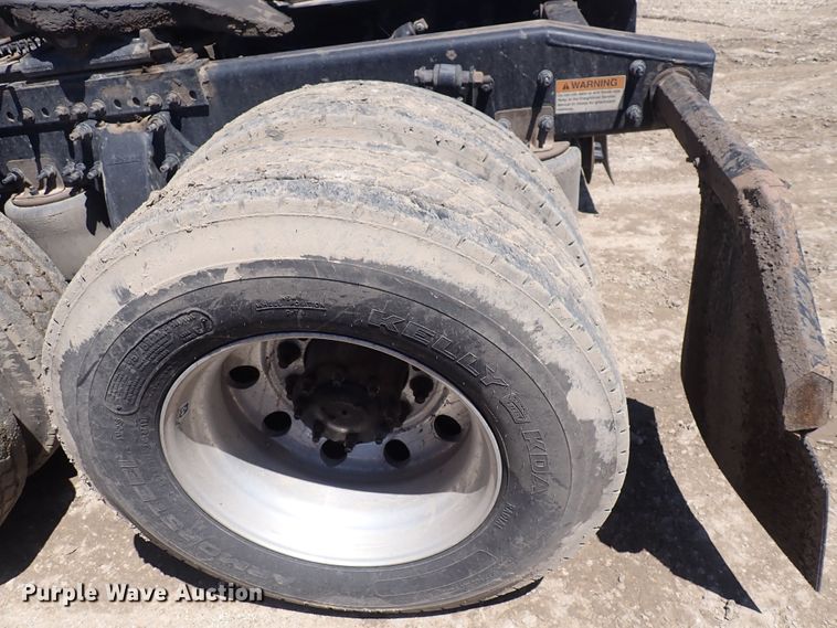 image for item DI1984 2016 Freightliner Cascadia  semi truck