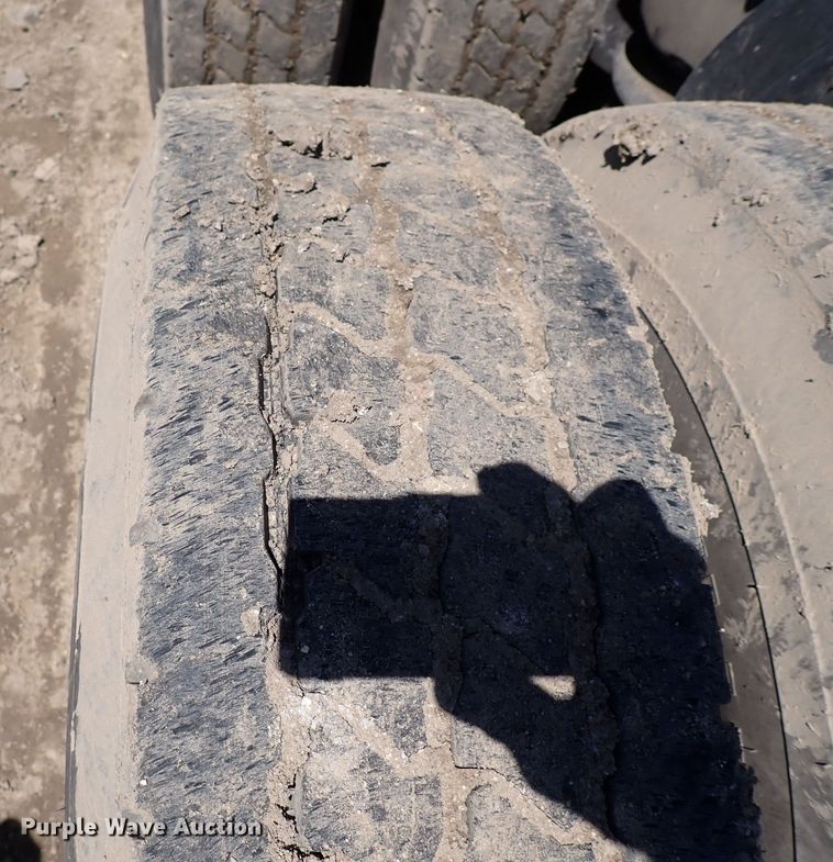 image for item DI1984 2016 Freightliner Cascadia  semi truck