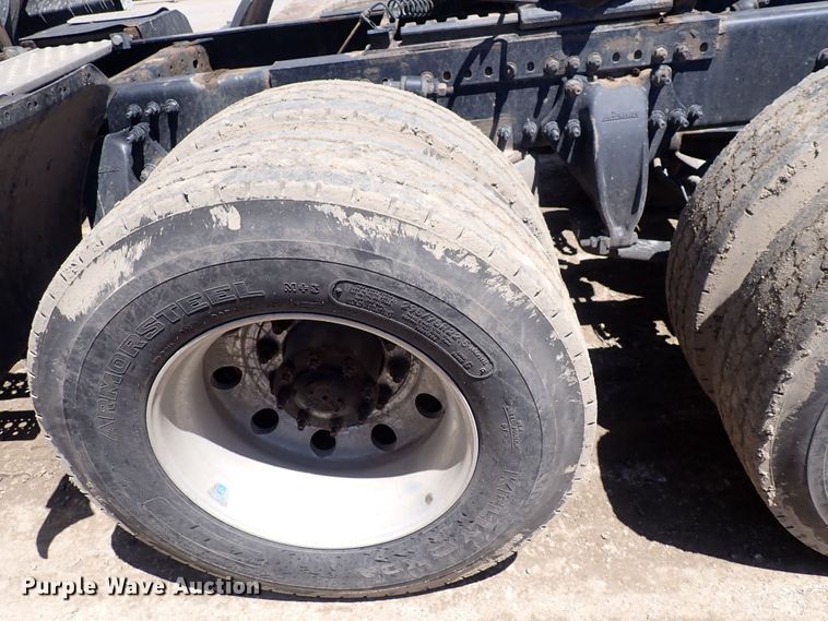 image for item DI1984 2016 Freightliner Cascadia  semi truck