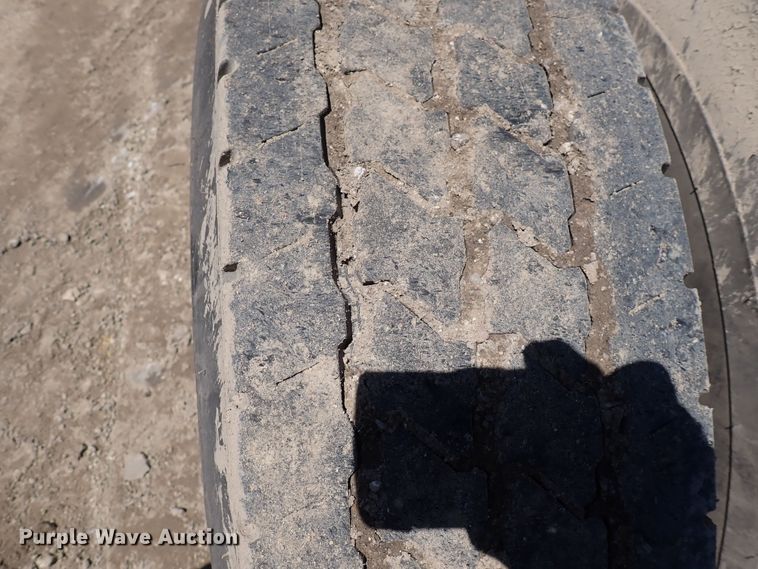 image for item DI1984 2016 Freightliner Cascadia  semi truck