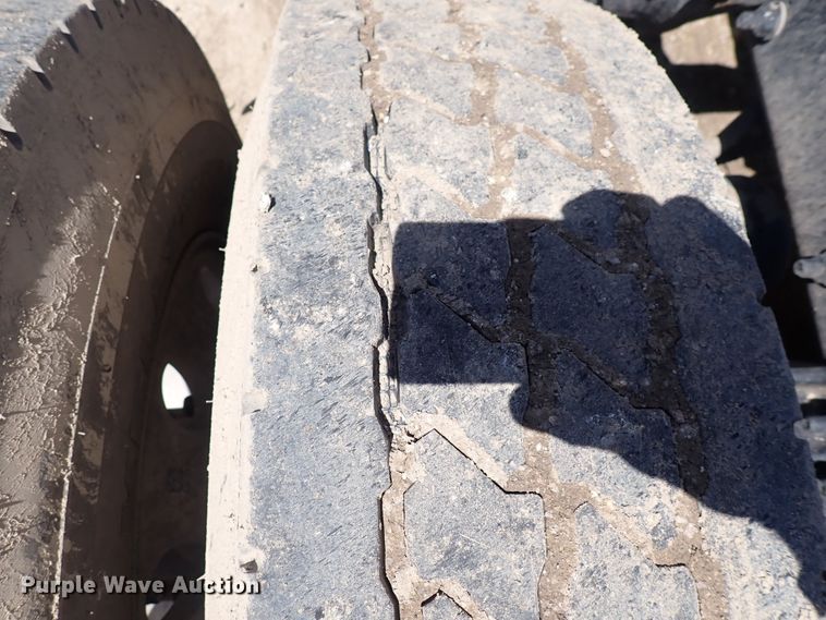 image for item DI1984 2016 Freightliner Cascadia  semi truck