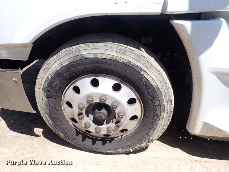 image for item DI1984 2016 Freightliner Cascadia  semi truck