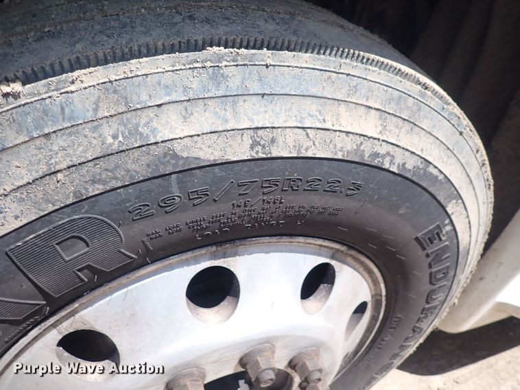 image for item DI1984 2016 Freightliner Cascadia  semi truck