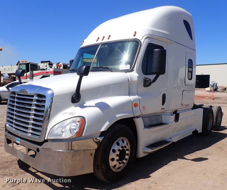 image for item DI1987 2016 Freightliner Cascadia  semi truck