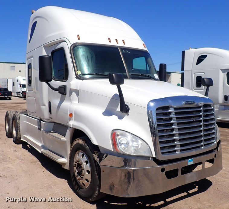 image for item DI1987 2016 Freightliner Cascadia  semi truck