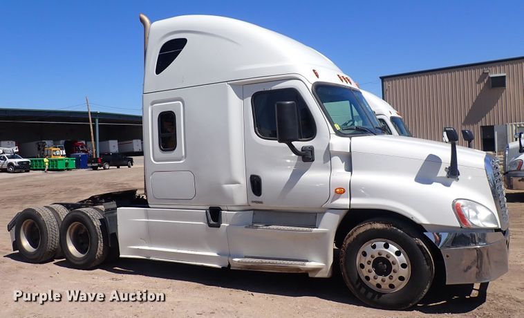 image for item DI1987 2016 Freightliner Cascadia  semi truck