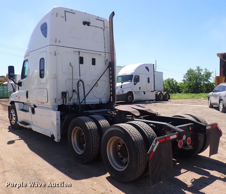 image for item DI1987 2016 Freightliner Cascadia  semi truck