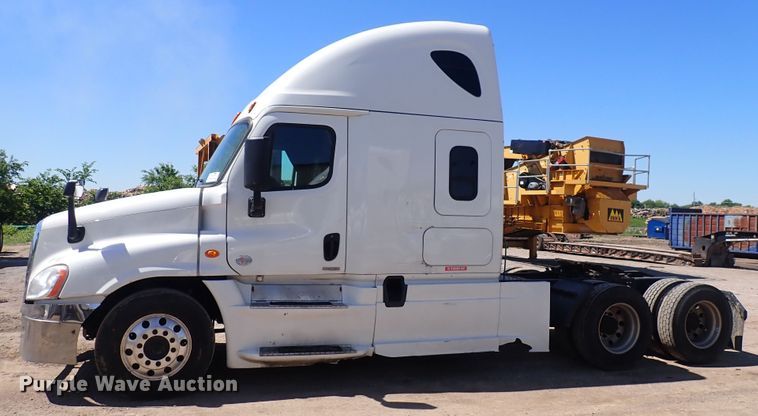 image for item DI1987 2016 Freightliner Cascadia  semi truck