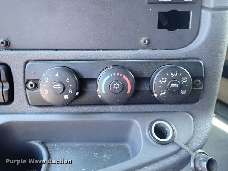 image for item DI1987 2016 Freightliner Cascadia  semi truck