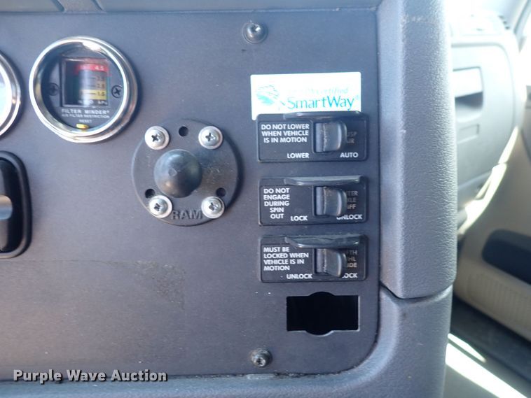 image for item DI1987 2016 Freightliner Cascadia  semi truck