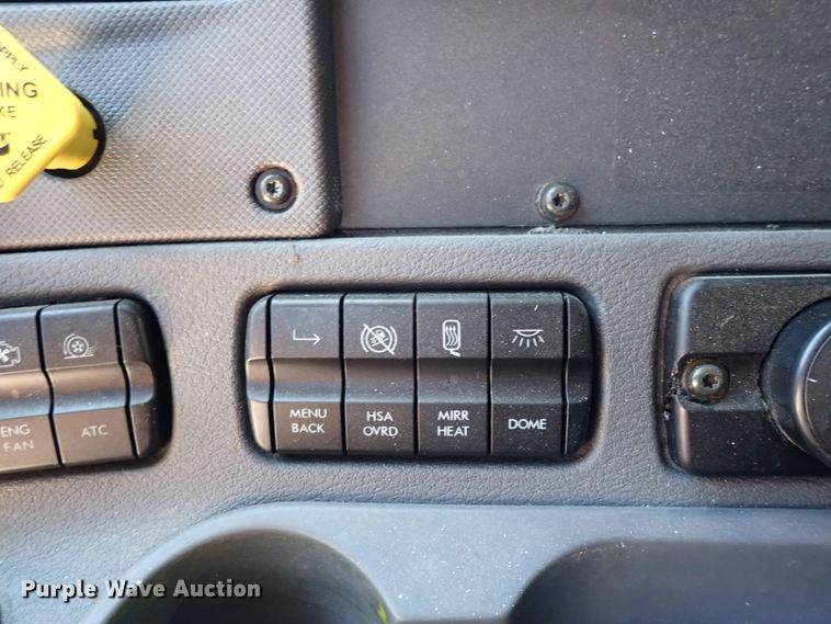 image for item DI1987 2016 Freightliner Cascadia  semi truck