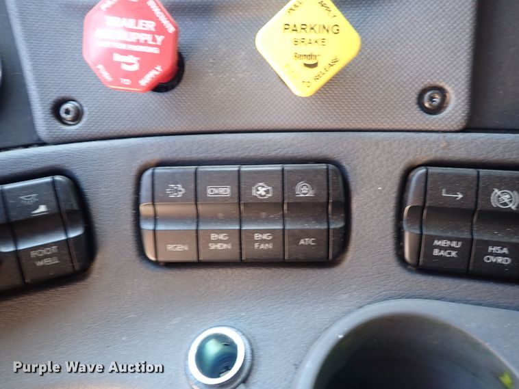 image for item DI1987 2016 Freightliner Cascadia  semi truck