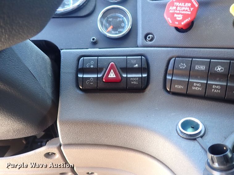 image for item DI1987 2016 Freightliner Cascadia  semi truck