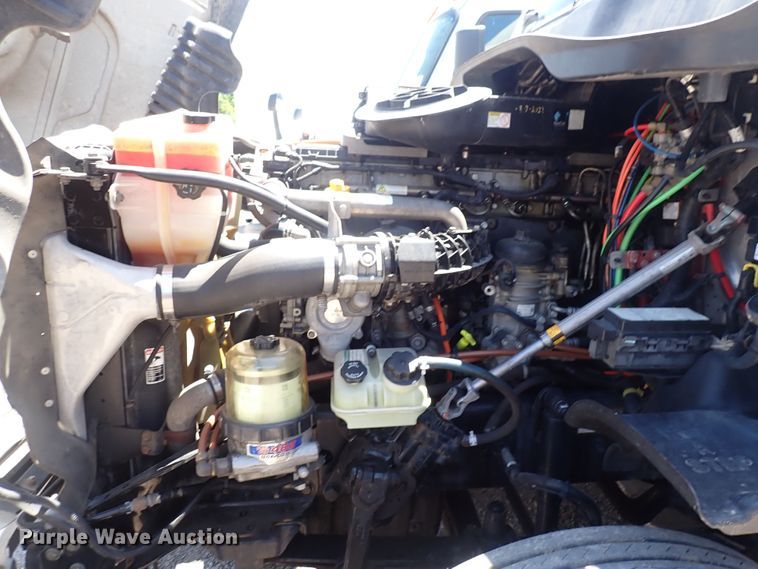 image for item DI1987 2016 Freightliner Cascadia  semi truck