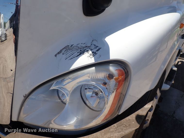 image for item DI1987 2016 Freightliner Cascadia  semi truck