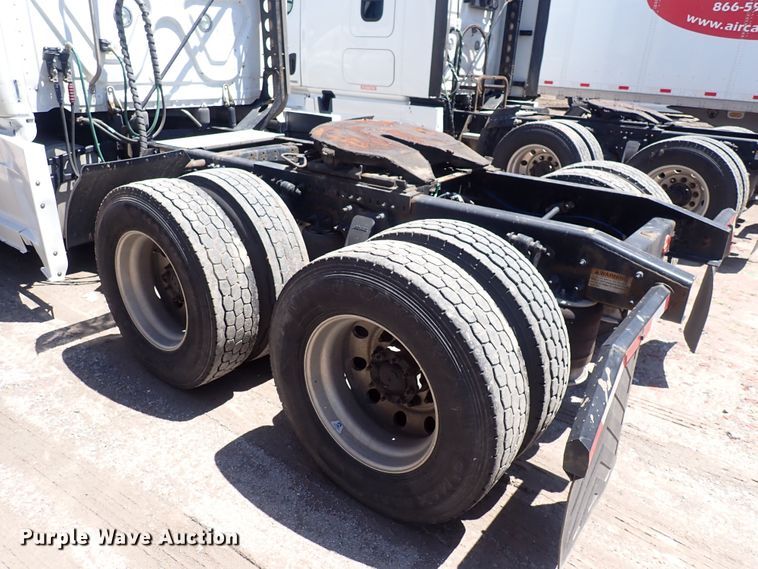 image for item DI1987 2016 Freightliner Cascadia  semi truck