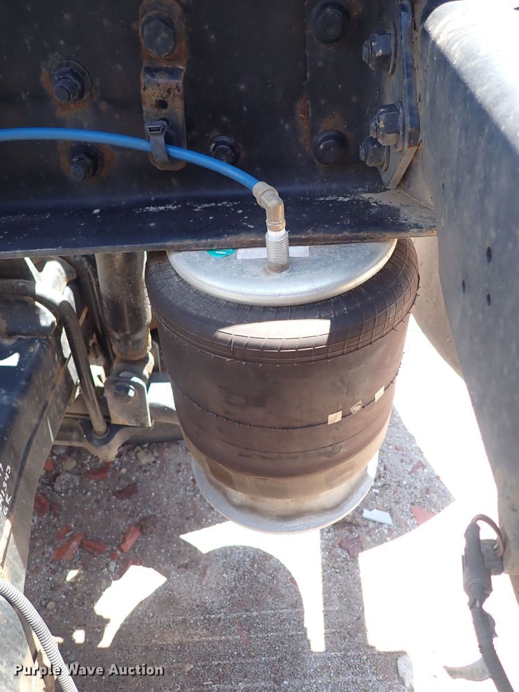 image for item DI1987 2016 Freightliner Cascadia  semi truck