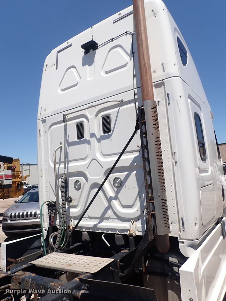 image for item DI1987 2016 Freightliner Cascadia  semi truck