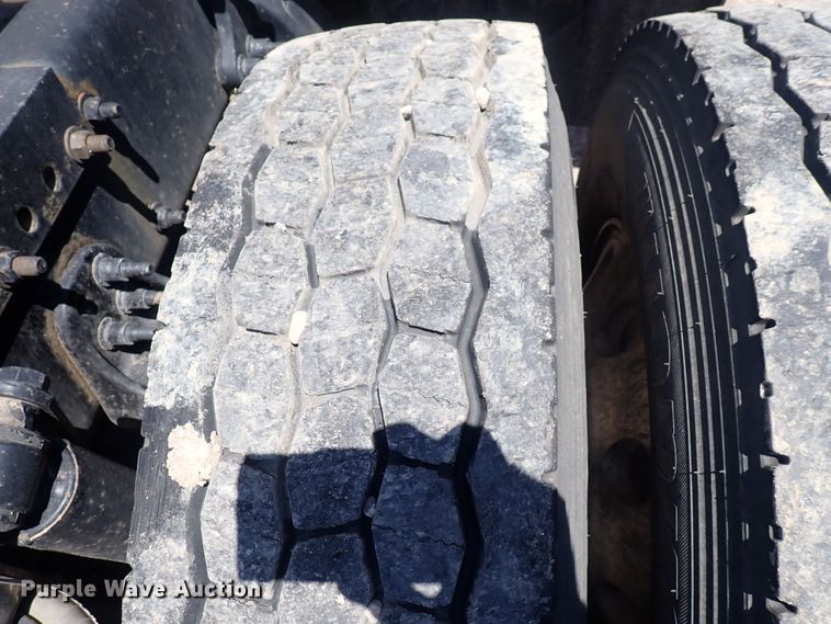 image for item DI1987 2016 Freightliner Cascadia  semi truck