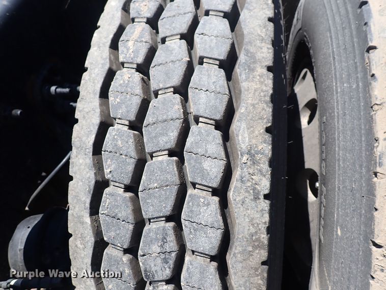 image for item DI1987 2016 Freightliner Cascadia  semi truck