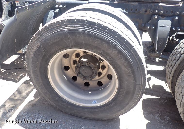 image for item DI1987 2016 Freightliner Cascadia  semi truck