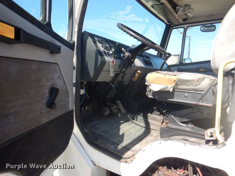 image for item DJ3828 1994 Freightliner FL70  roll-off container truck