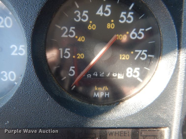 image for item DJ3828 1994 Freightliner FL70  roll-off container truck