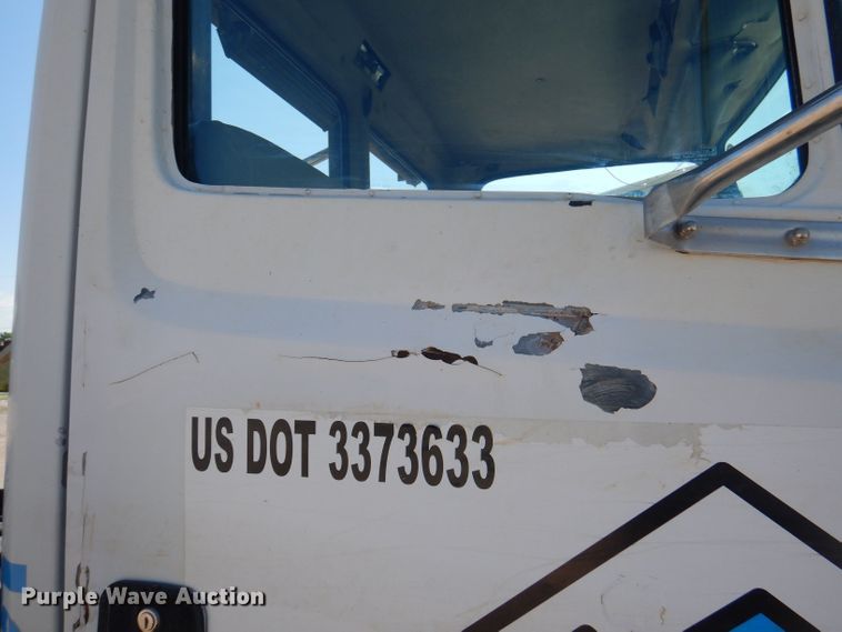 image for item DJ3828 1994 Freightliner FL70  roll-off container truck