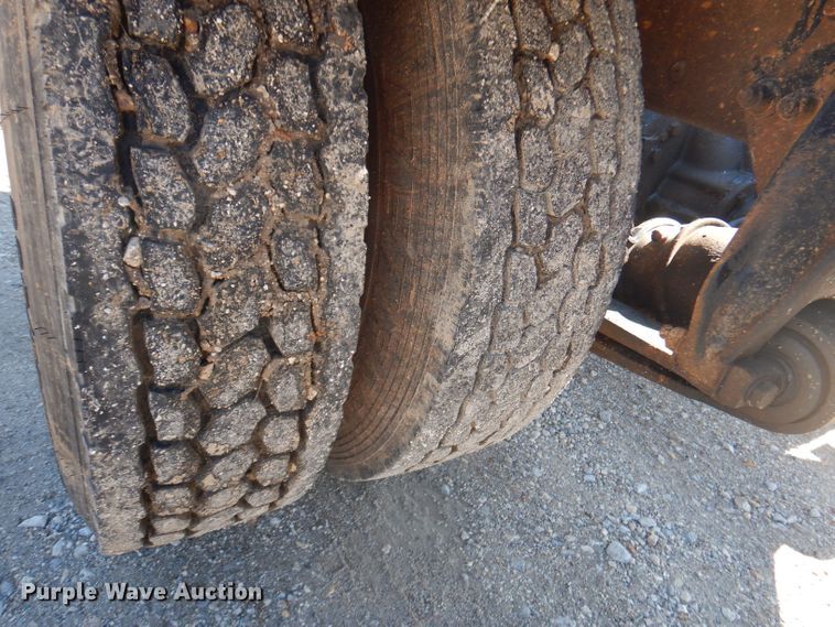 image for item DJ3828 1994 Freightliner FL70  roll-off container truck