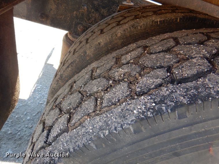 image for item DJ3828 1994 Freightliner FL70  roll-off container truck