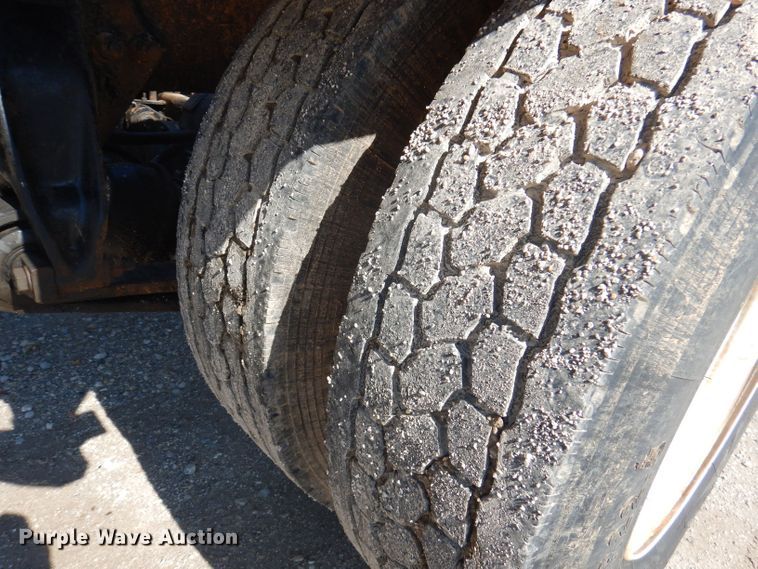 image for item DJ3828 1994 Freightliner FL70  roll-off container truck