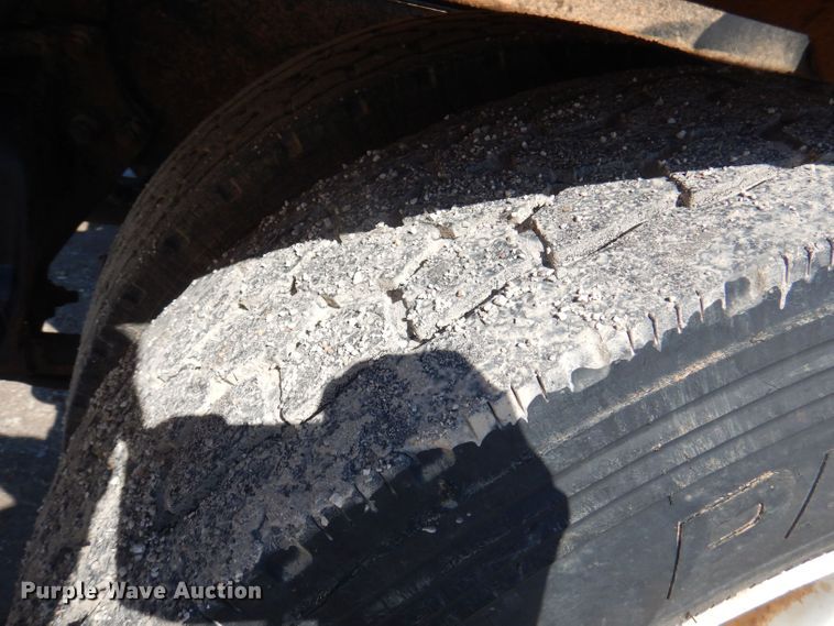 image for item DJ3828 1994 Freightliner FL70  roll-off container truck