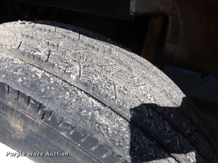 image for item DJ3828 1994 Freightliner FL70  roll-off container truck