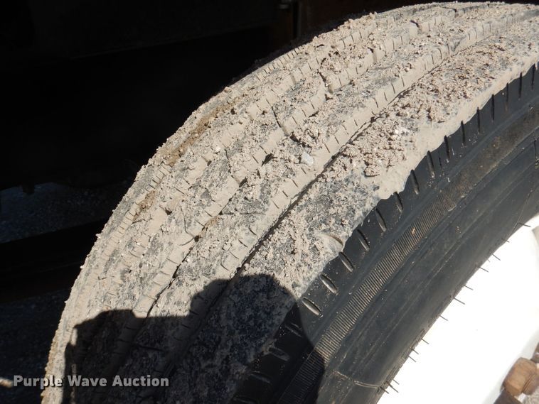 image for item DJ3828 1994 Freightliner FL70  roll-off container truck