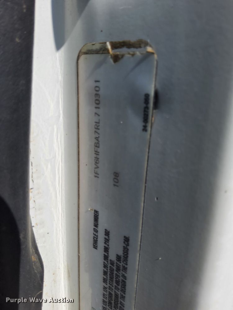 image for item DJ3828 1994 Freightliner FL70  roll-off container truck