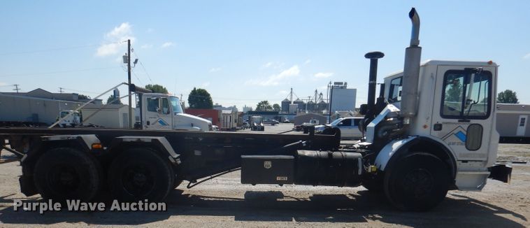 image for item DJ3829 1996 Mack MR  roll-off container truck