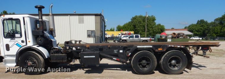 image for item DJ3829 1996 Mack MR  roll-off container truck