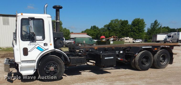 image for item DJ3829 1996 Mack MR  roll-off container truck