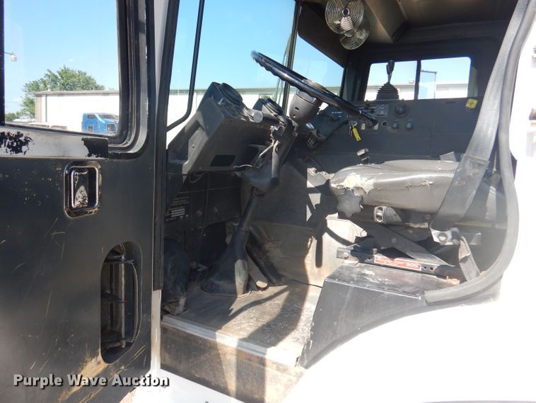 image for item DJ3829 1996 Mack MR  roll-off container truck