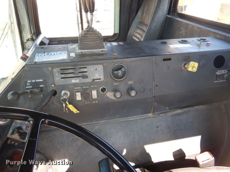 image for item DJ3829 1996 Mack MR  roll-off container truck