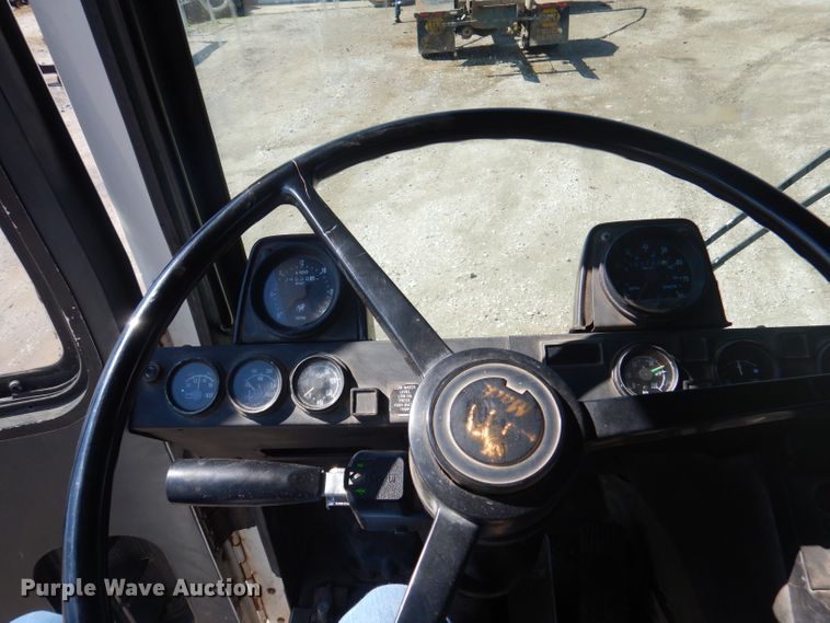 image for item DJ3829 1996 Mack MR  roll-off container truck