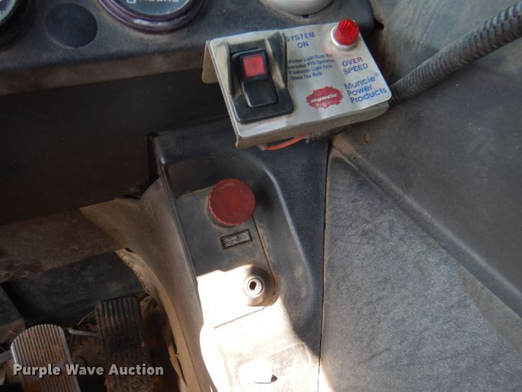 image for item DJ3829 1996 Mack MR  roll-off container truck